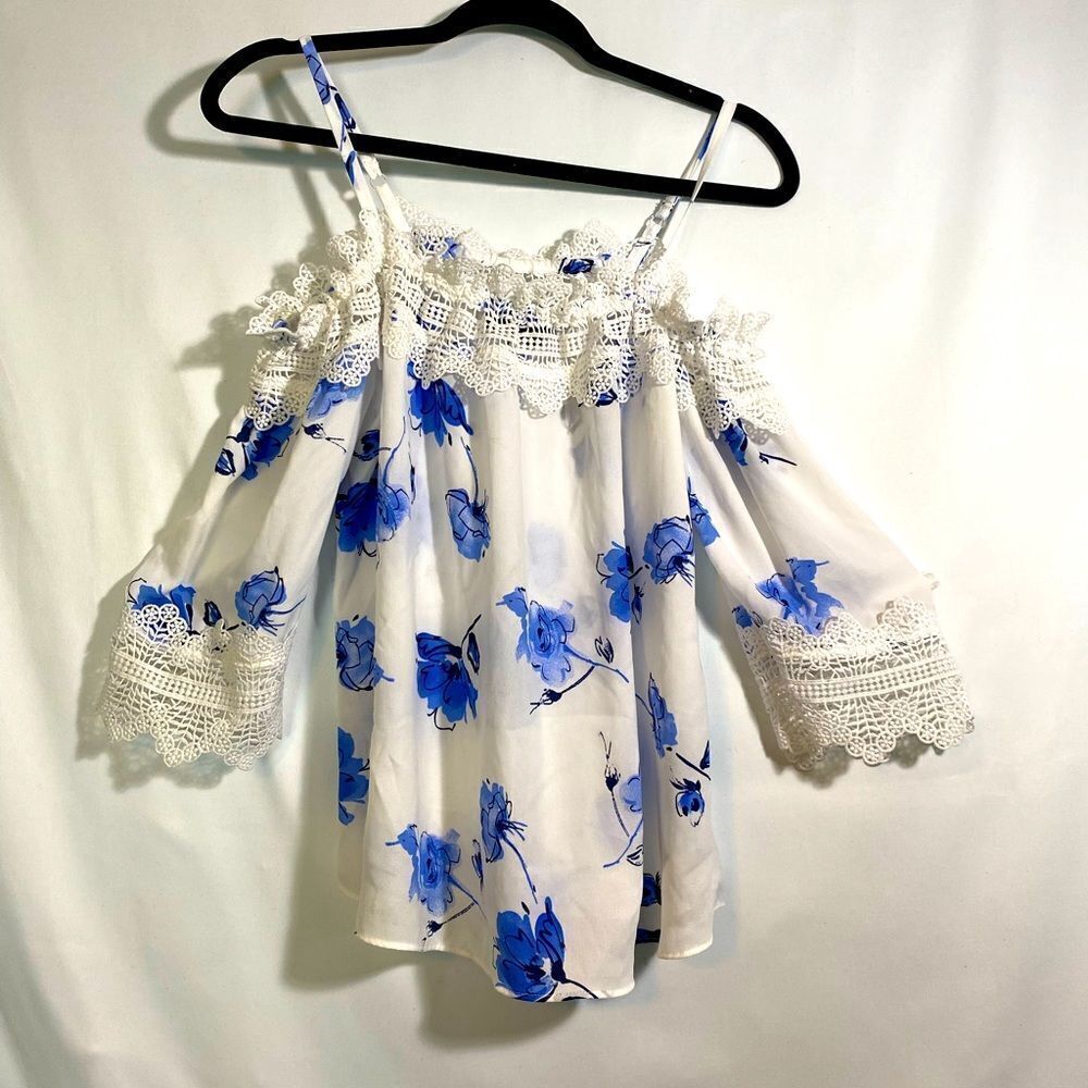 BCX Women's floral Sleeve Button-Up Top size: small